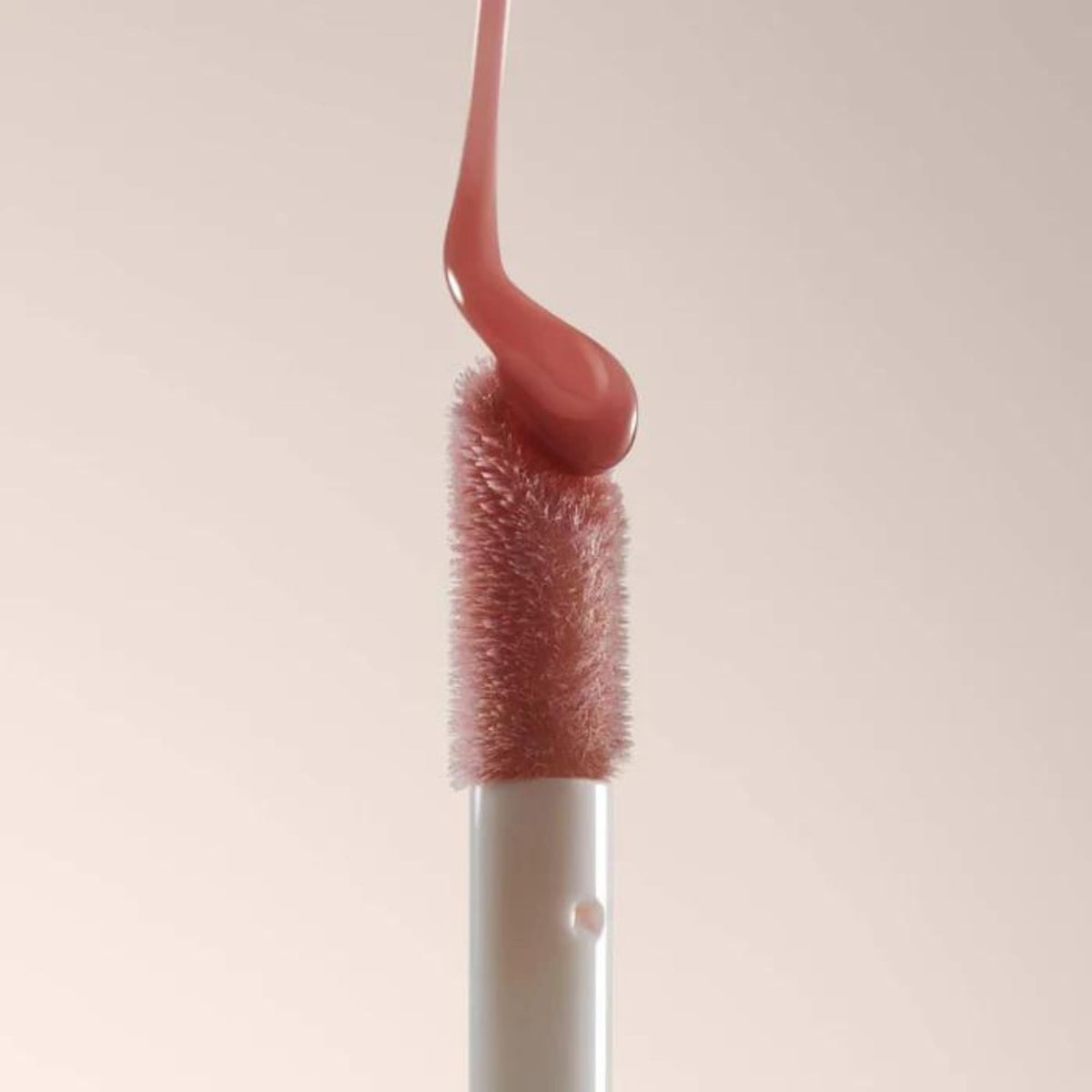 Summer Fridays Dream Lip Oil applied on lips for a glossy finish