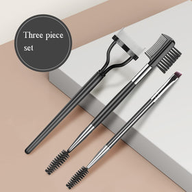 SWEET VIEW eyelash separator in use on eyelashes