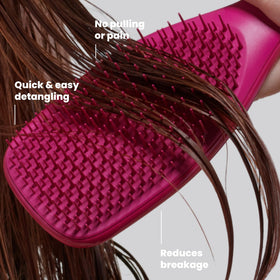 TANGLE TEEZER Ultimate Detangler Brush Raspberry close-up of teeth