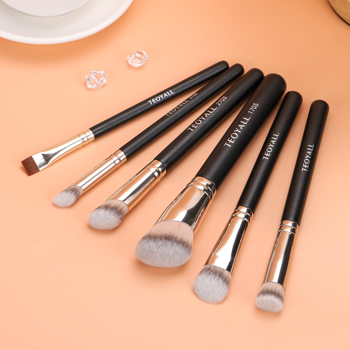 TEOYALL brushes showing flexibility for makeup application