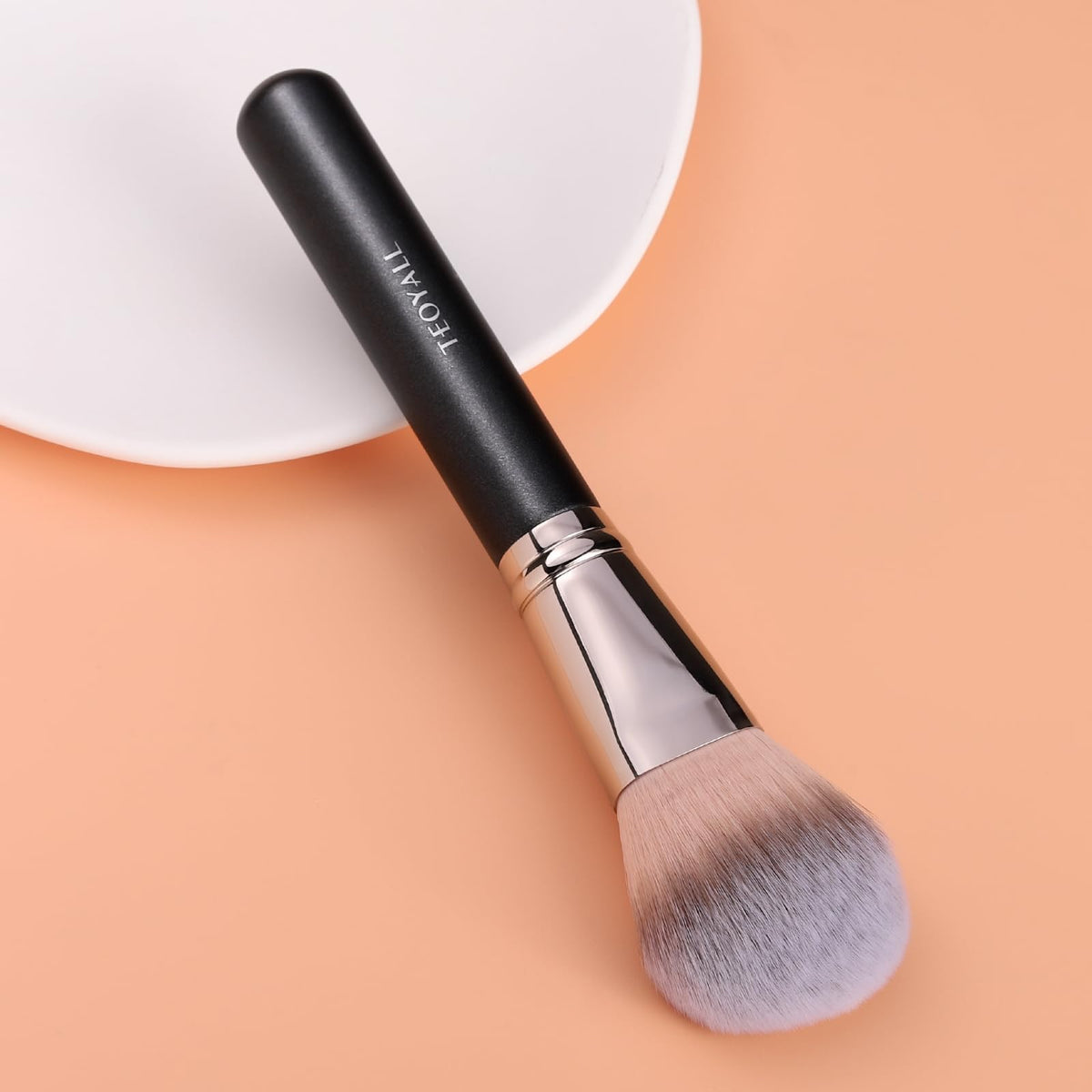 TEOYALL Setting Powder Brush in a clean setting