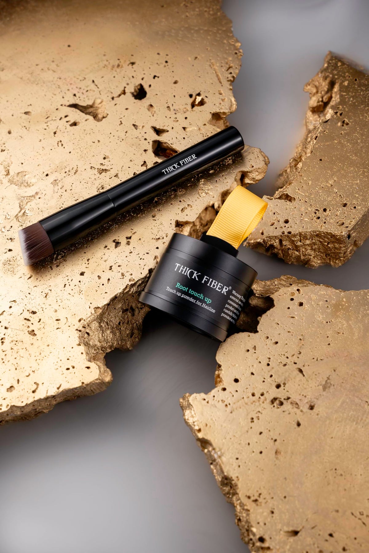 Thick Fiber Root Touch Up Concealer Light Blonde puff for application