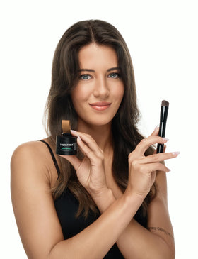 Thick Fiber Root Touch Up Set lifestyle usage scene