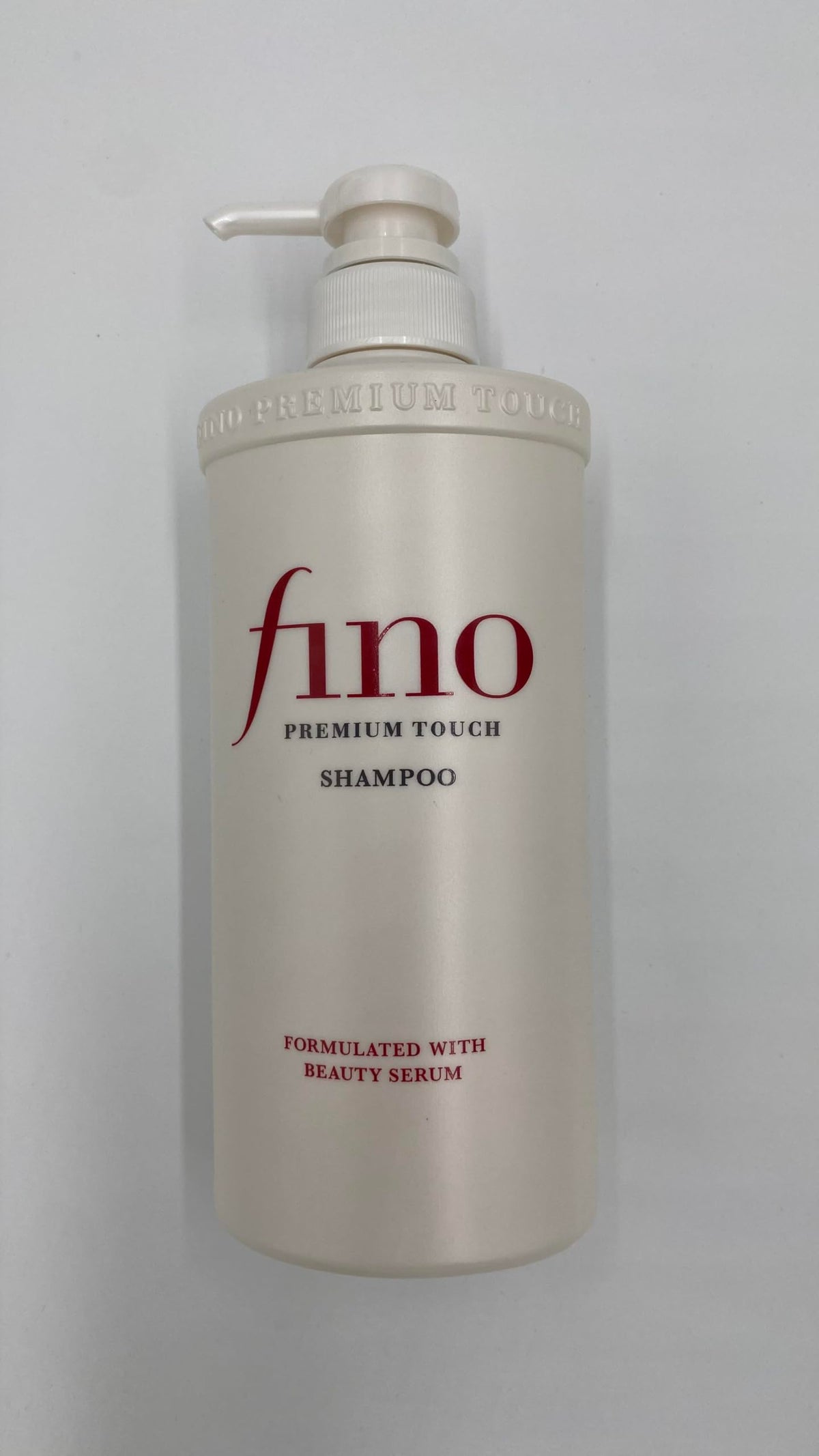 Thunder Tech JapanFino Premium Touch Moist Shampoo 550ml on a bathroom shelf