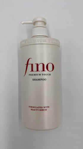 Thunder Tech JapanFino Premium Touch Moist Shampoo 550ml on a bathroom shelf