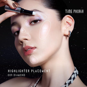 TIMEPHORIA Illumina Jelly Gel Eyeshadow Stick 009 DiamondI in hand