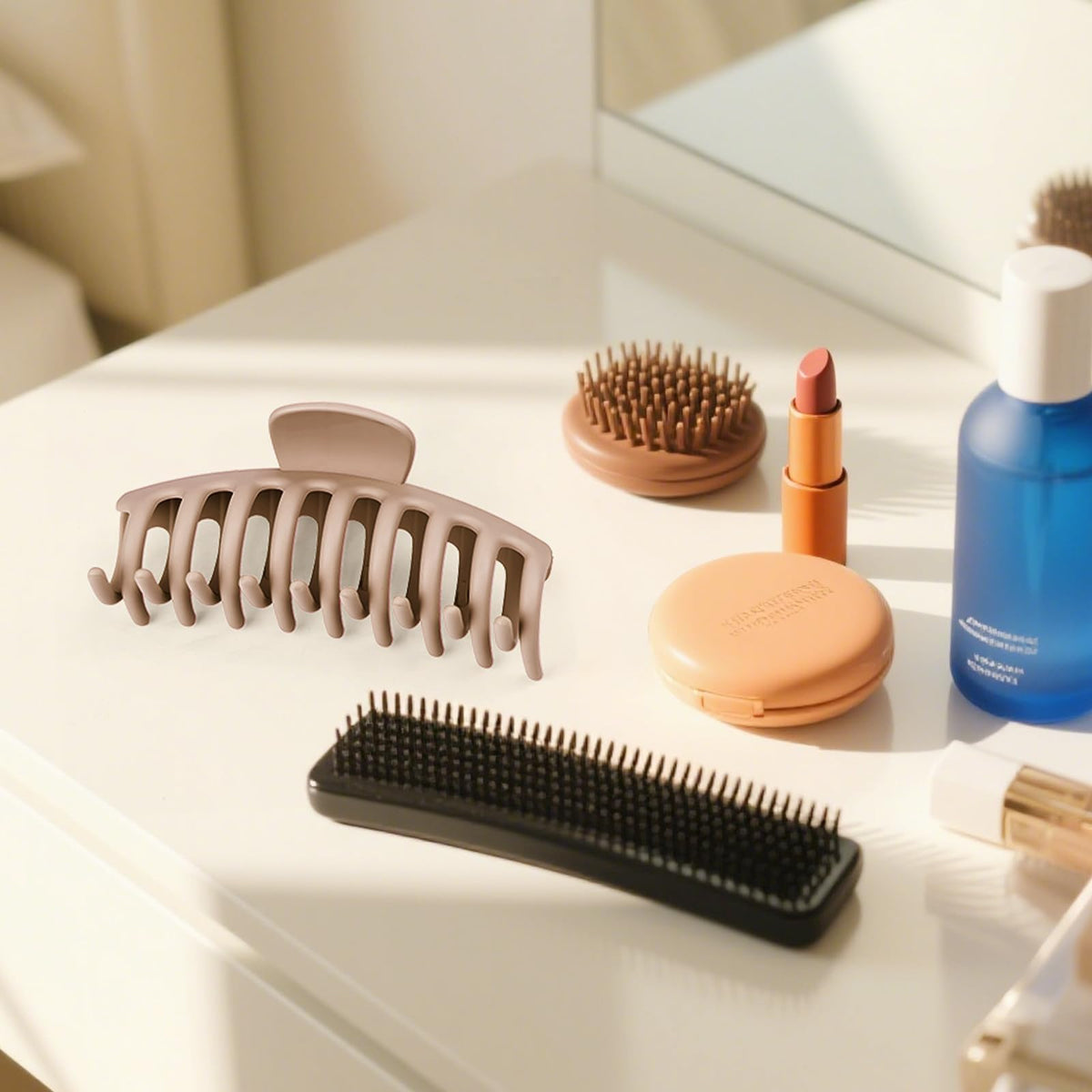 TOCESS hair claw clip in Brown being used in a casual hairstyle