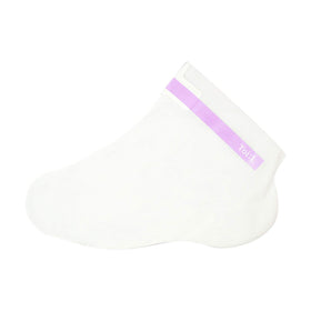 TOI:L Extra Silky Foot Mask lifestyle use in spa setting