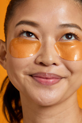 TONYMOLY Plump-kin Pumpkin Under Eye Patch application on skin