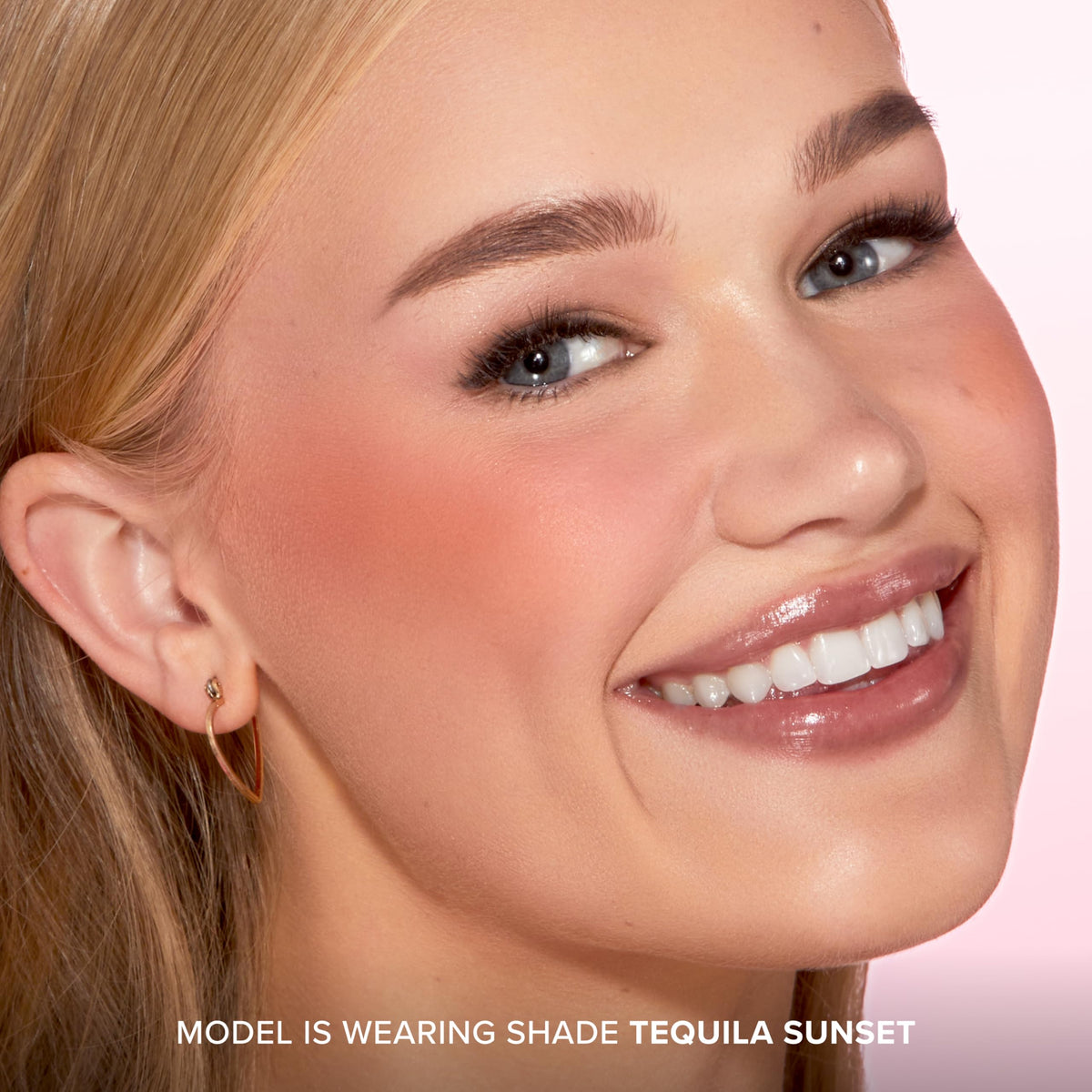 Too Faced Cloud Crush Blurring Blush close-up of powder
