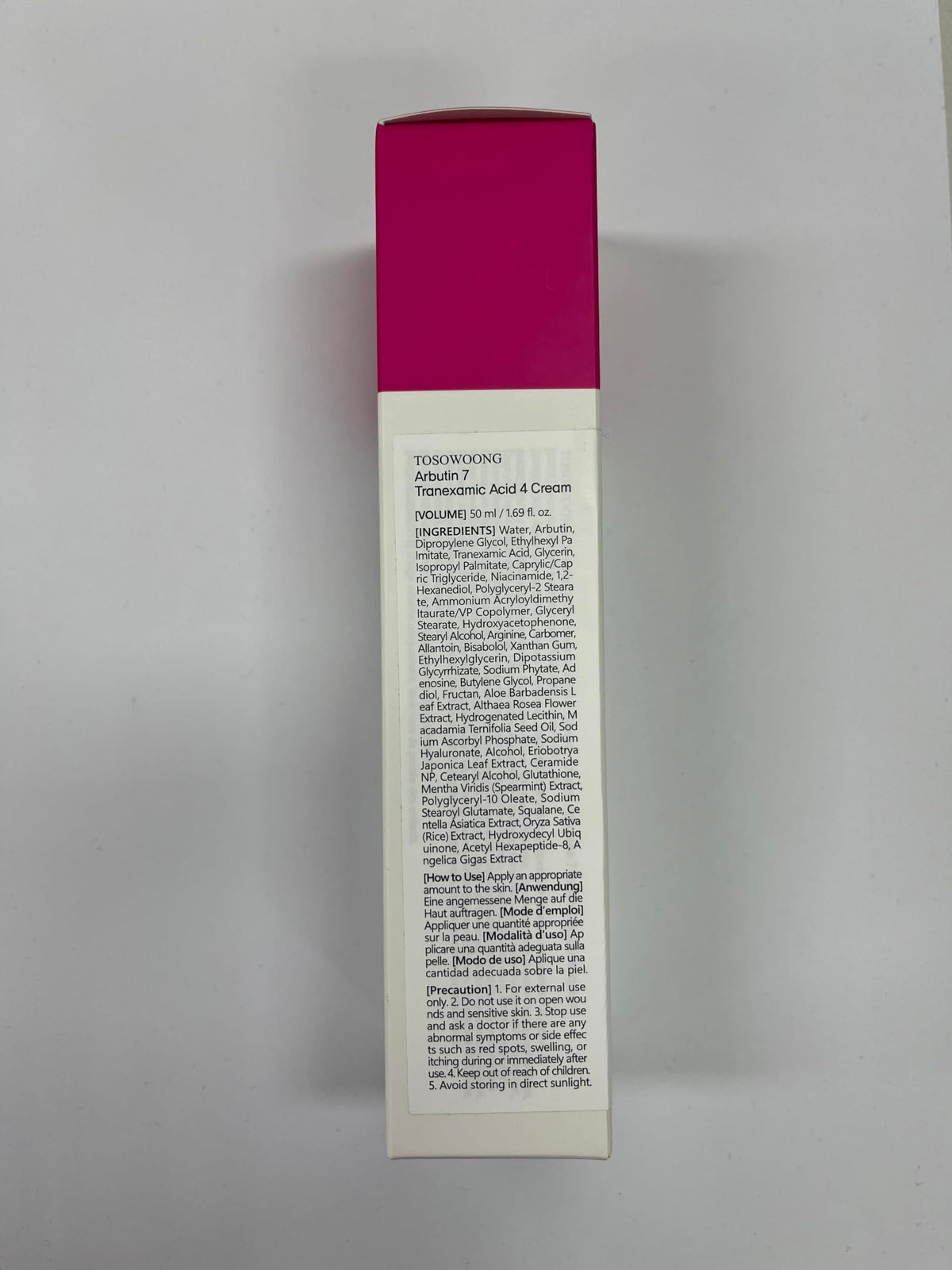 TOSOWOONG Arbutin 7% cream application on skin