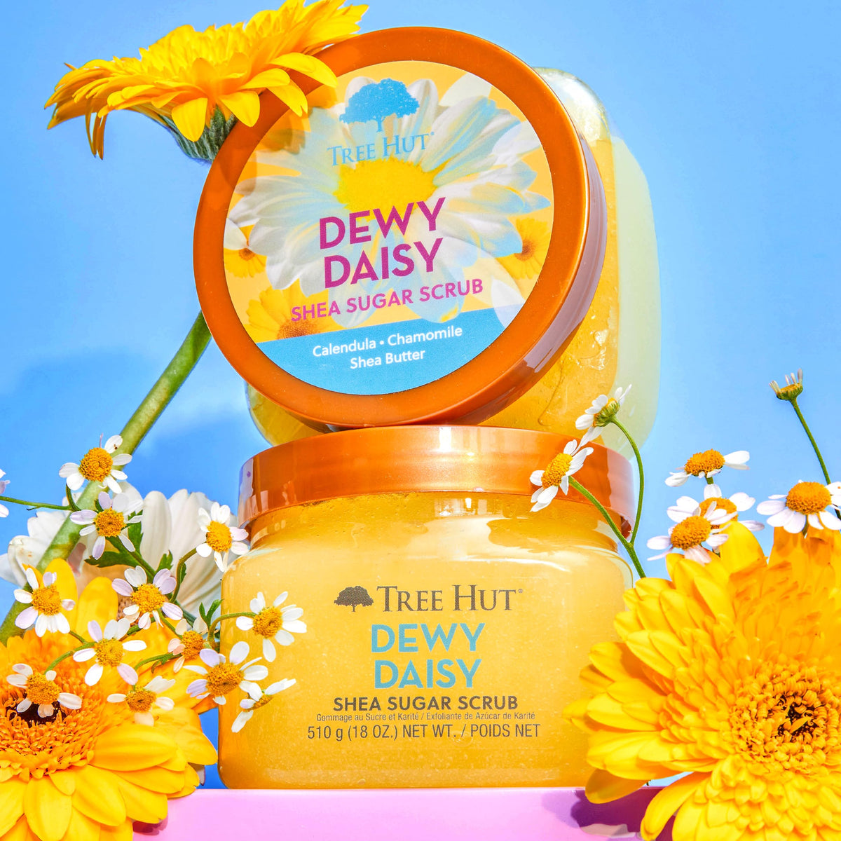 Tree Hut Dewy Daisy Body Scrub 18 Oz showing texture on hand