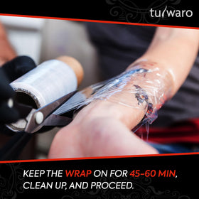 tuiwaro Numbing Cream texture close-up on hand