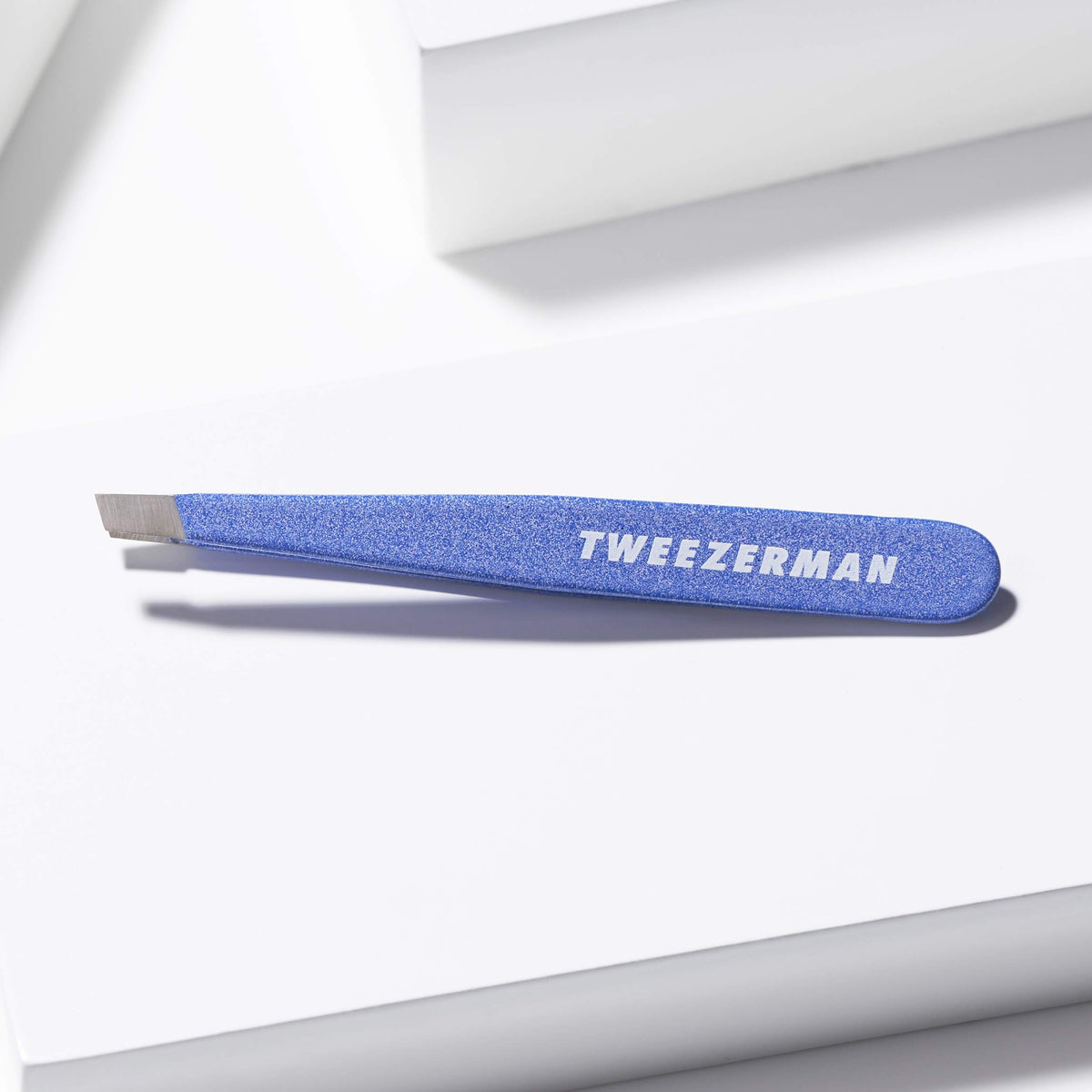 Tweezerman Mini Slant Tweezer Granite Sky in packaging
