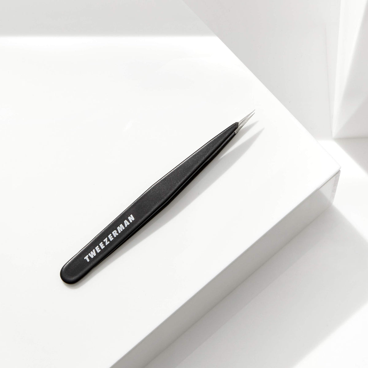 Tweezerman Point Tweezer Midnight Sky close-up of tips