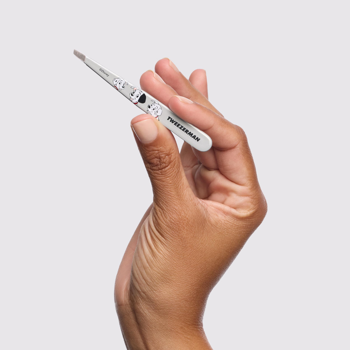 Tweezerman Slant Tweezer close-up of hand-filed tips