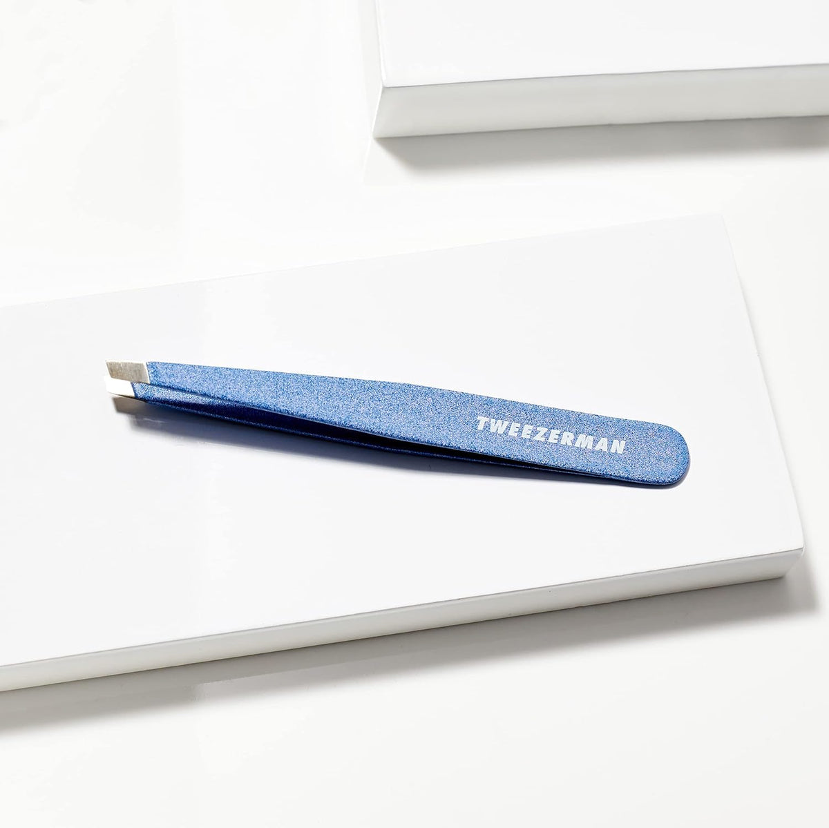 Tweezerman Slant Tweezer Granite Sky held in hand