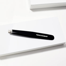 Tweezerman Slant Tweezer Midnight Sky close-up of tips