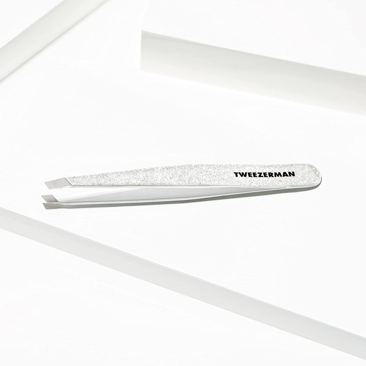 Tweezerman Slant Tweezer Moon Dust close-up of slanted tip