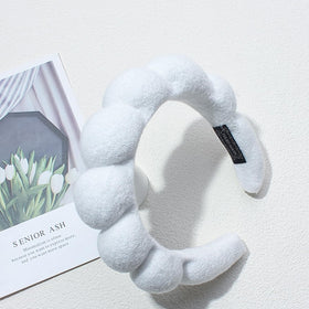 TYSSELY Spa Headband in use during makeup application