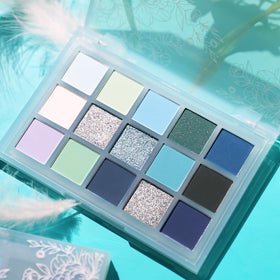UCANBE 15 Color Eyeshadow Palette in use for a dramatic eye look