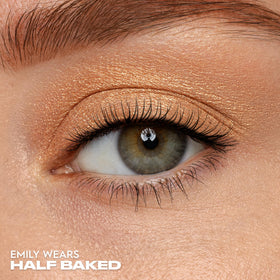 URBAN DECAY 24/7 Eyeshadow Half Baked close-up
