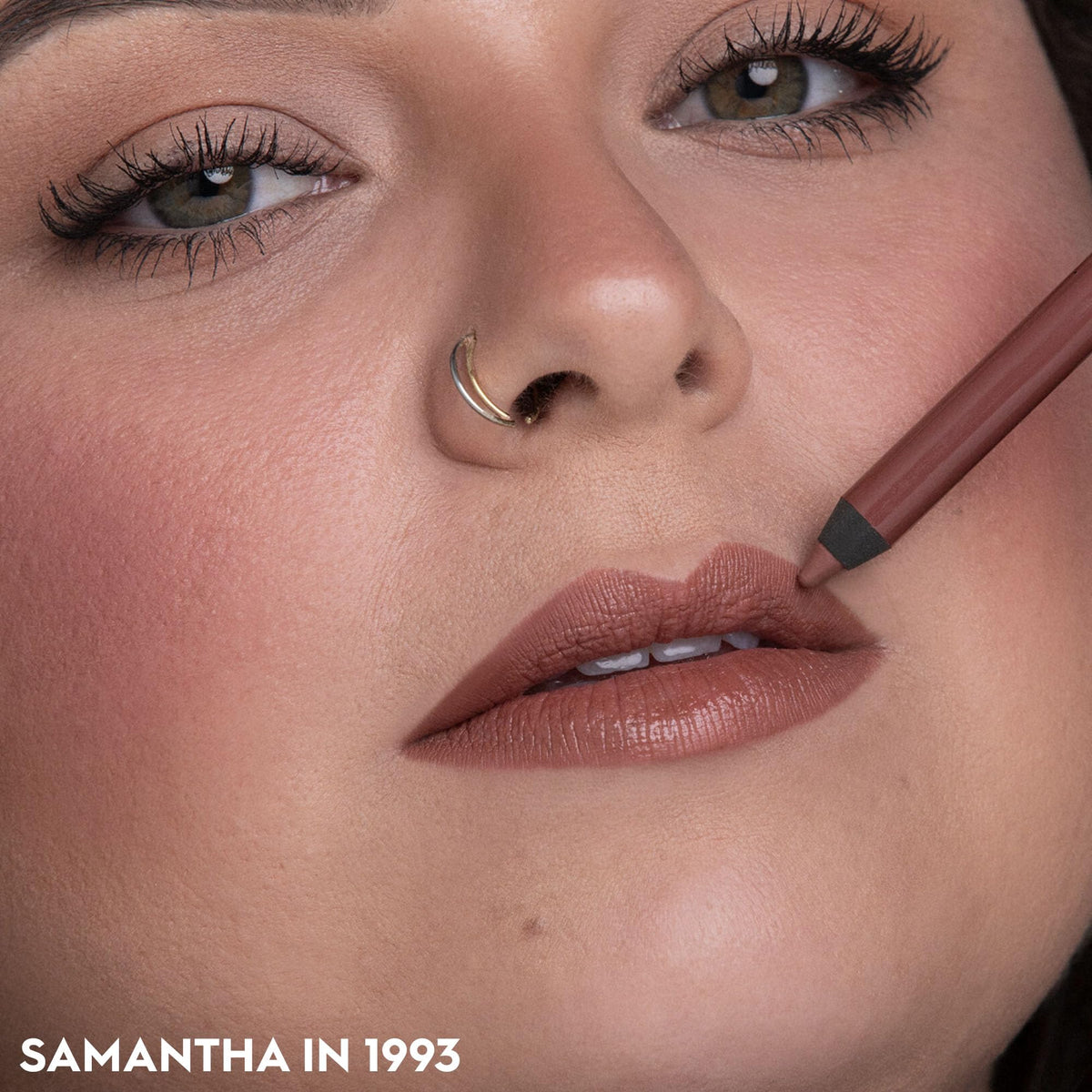 URBAN DECAY 24/7 Glide-On Lipliner Medium Brown close-up of tip