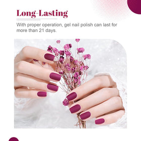 User applying gel nail polish with the smart lamp