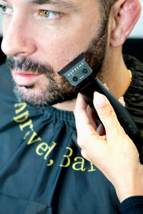 User using the Crunch Foil Shaver