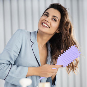 UVZNUMG Curly Hair Brush back view with product details