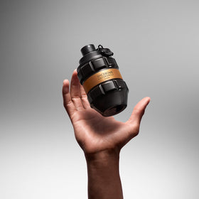 Viktor&Rolf Spicebomb Extreme Eau de Parfum on a wooden table