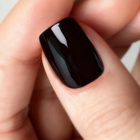 Vishine Gel Nail Polish Basic Black 1348 brush close-up