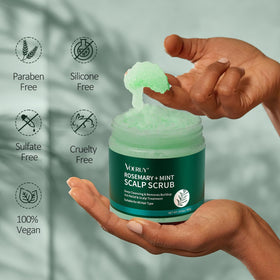 VOERUY Scalp Scrub in use on wet hair