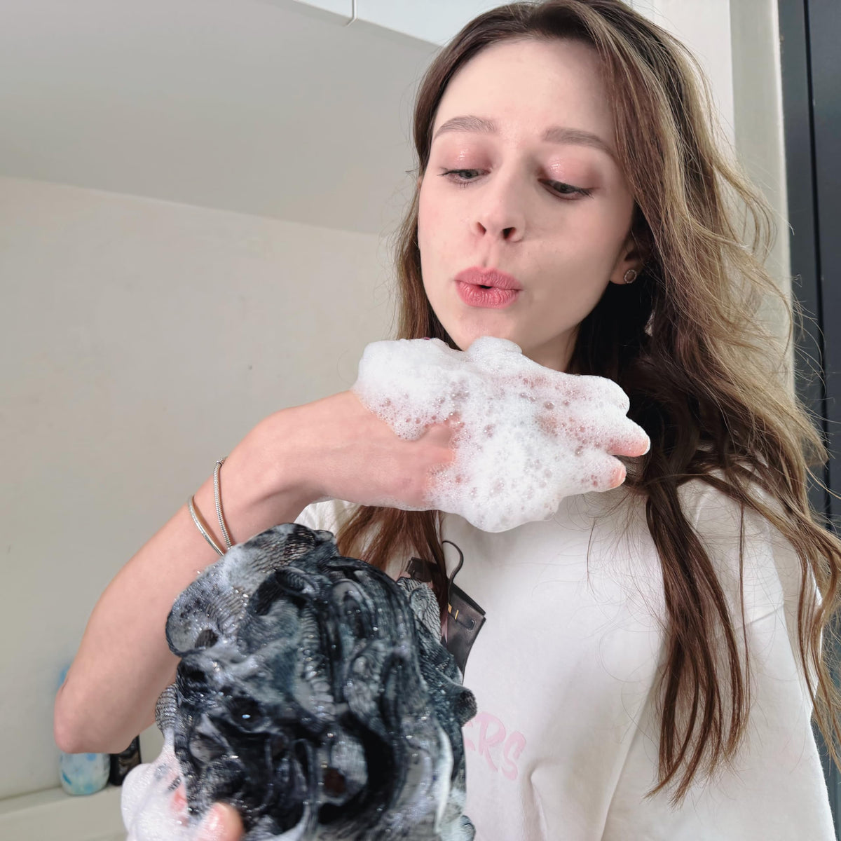 VVmotes Loofah Sponge in use during a shower