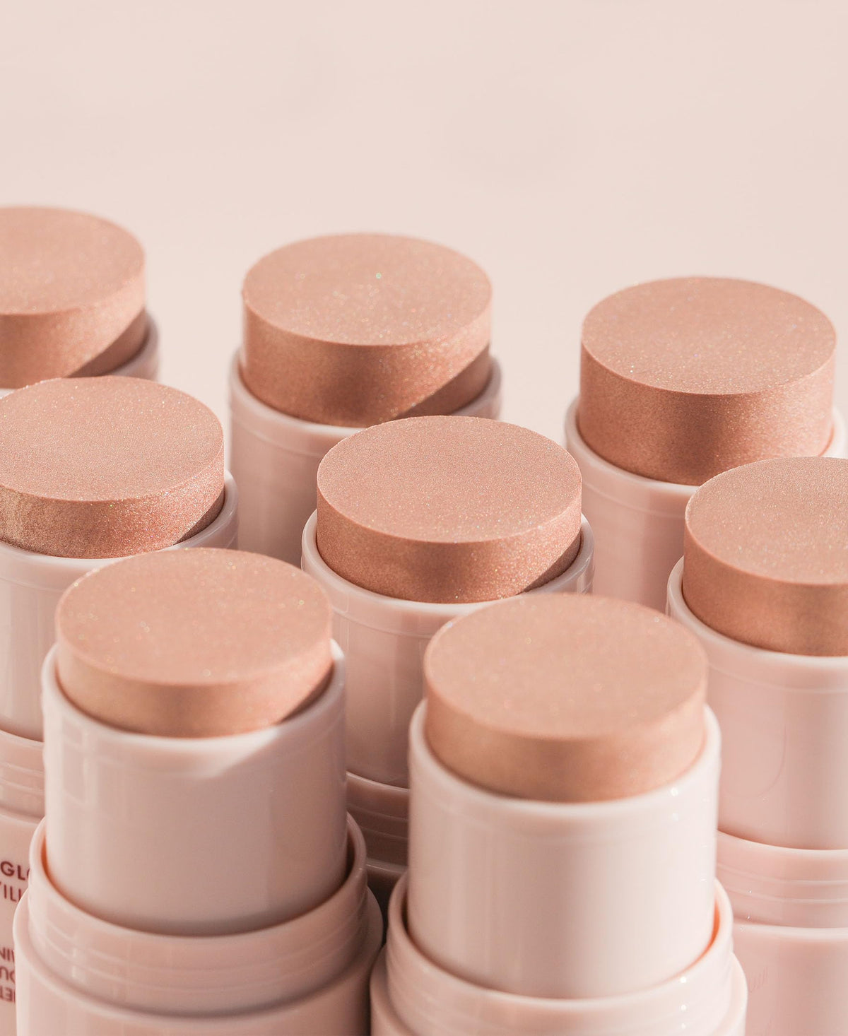 Wander Beauty On-the-Glow Blush and Illuminator applied on lips