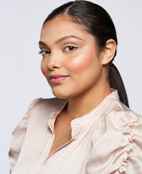 Wander Beauty On-the-Glow Blush and Illuminator swatch on skin