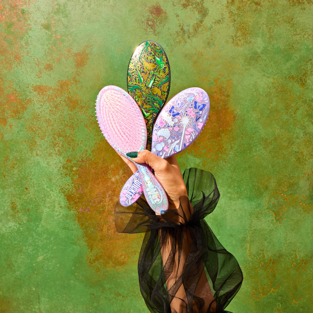 Wet Brush Original Detangler Hair Brush Elphaba with bow accessory