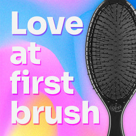 Wet Brush Original Detangler Hair Brush with included scrunchie