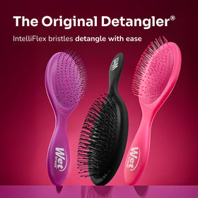 Wet Brush Original Detangler with flexible bristles highlighted