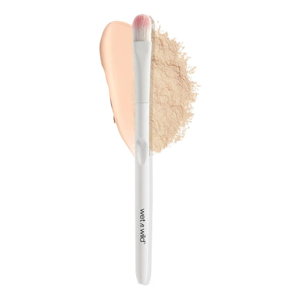 wet n wild Concealer Brush front view with ergonomic handle