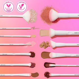 wet n wild Eyeshadow Brush showing rounded head and bristles