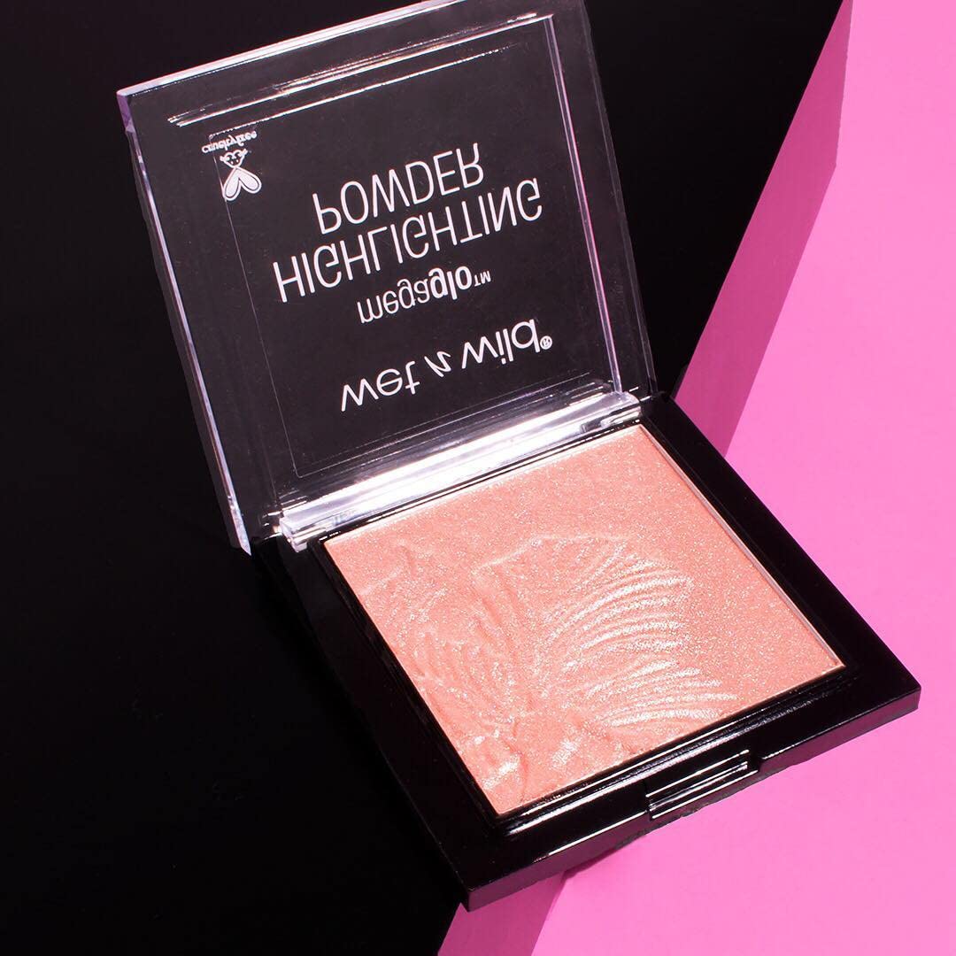 wet n wild MegaGlo Highlighting Powder Pink Rose Gold texture
