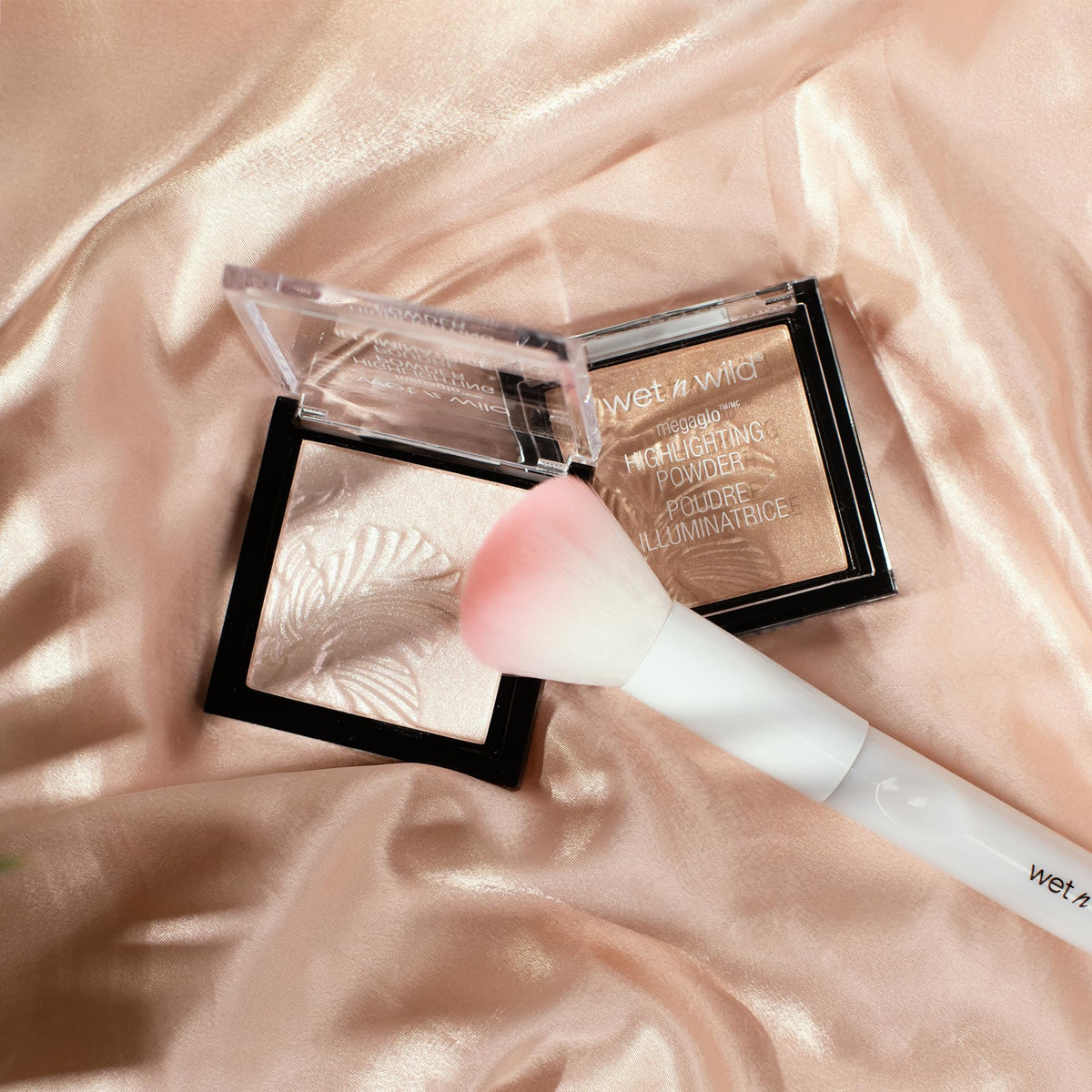 wet n wild MegaGlo Highlighting Powder Warm Gold close-up of product