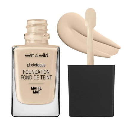 wet n wild Photo Focus Matte Liquid Foundation Soft Ivory front view