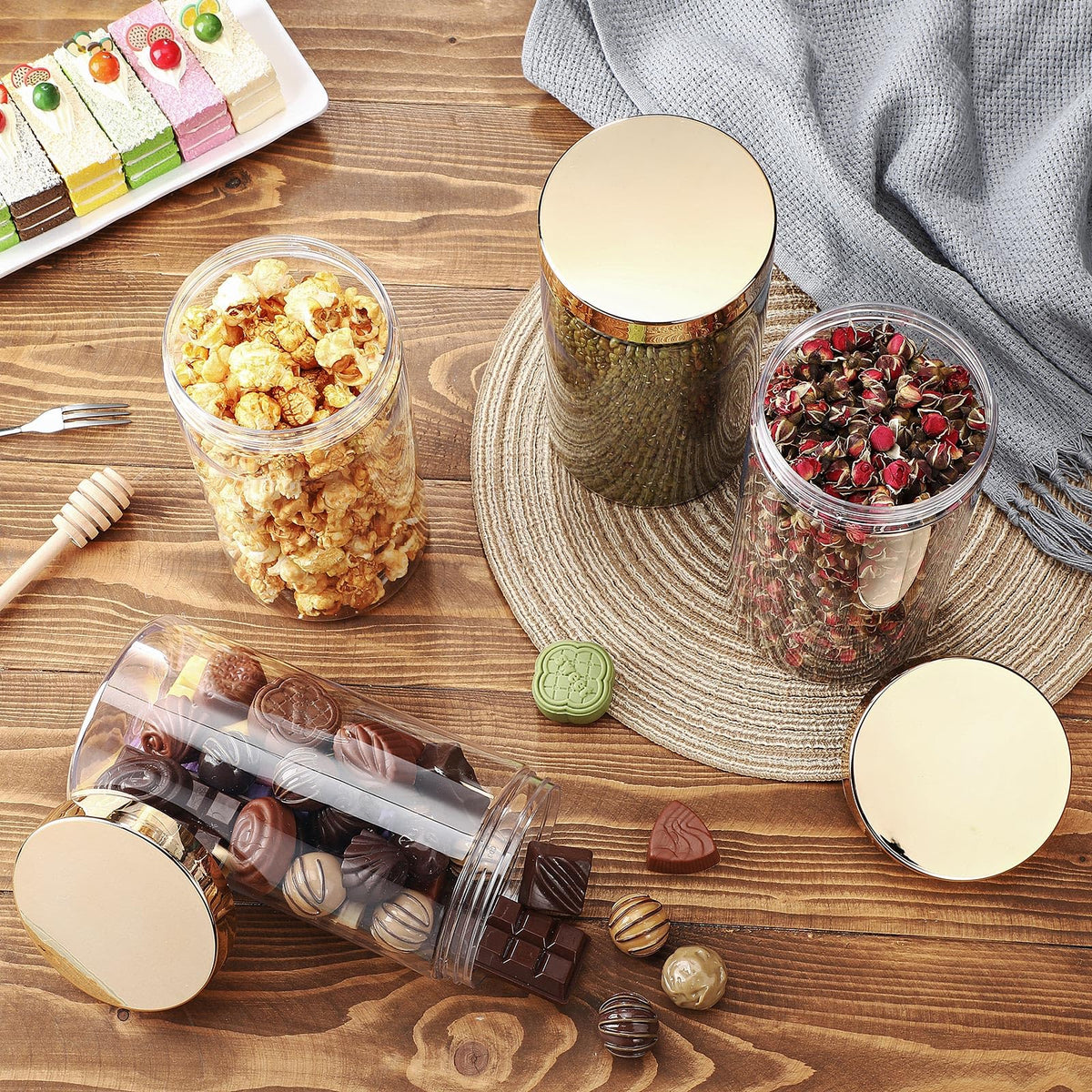 Wide-mouth design of Patelai 32 oz jar for easy filling