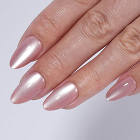 WiniBeauty Cat Eye Press On Nails applied on model's hands