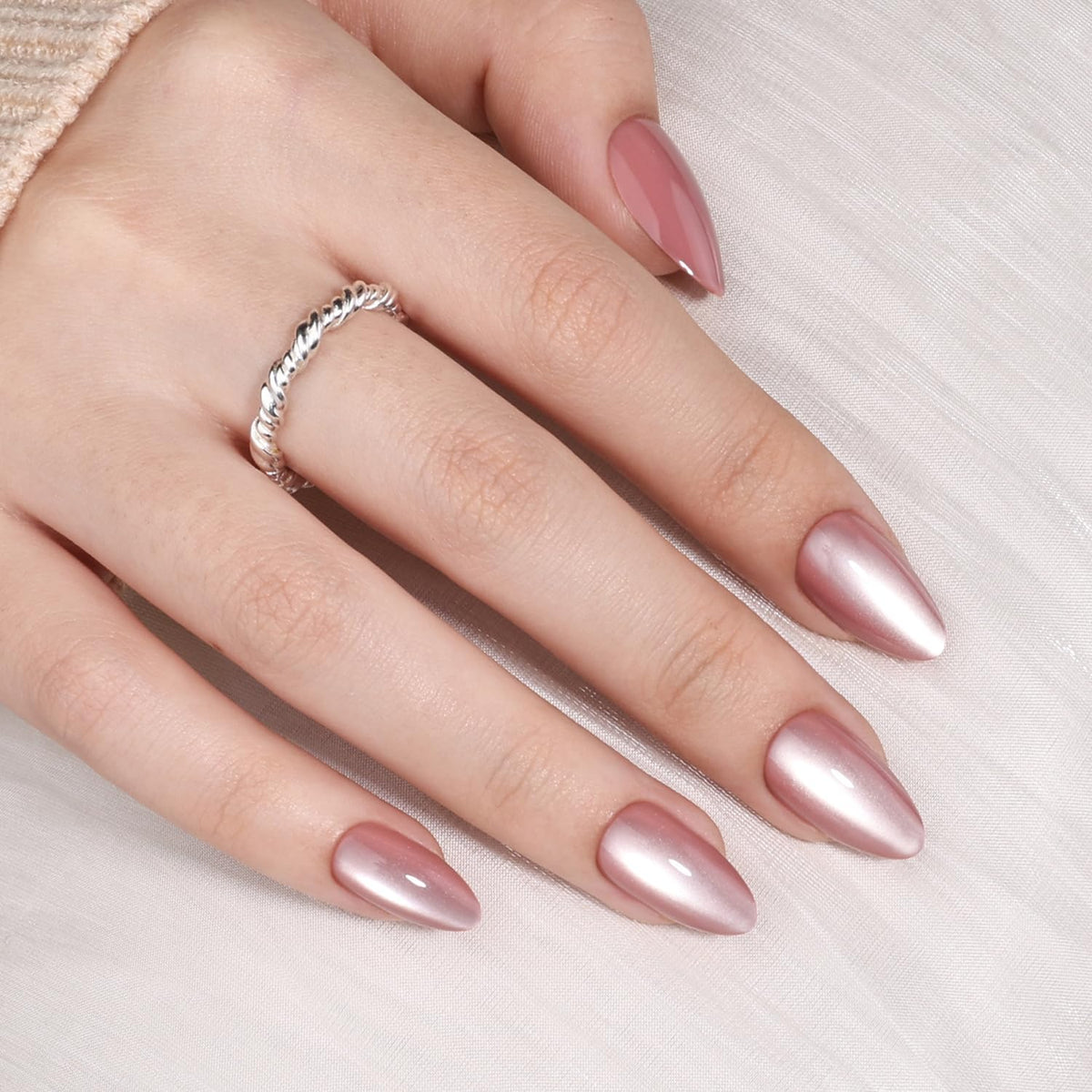 WiniBeauty Cat Eye Press On Nails lifestyle scene with accessories