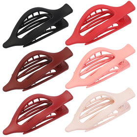 Woman wearing USDNICE flat hair clips while driving