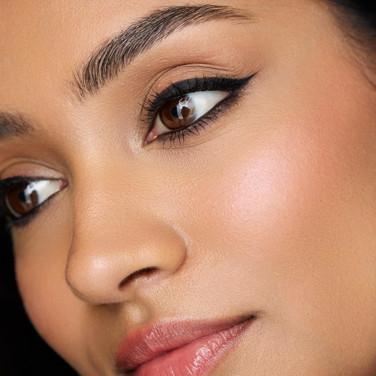 WUNDERBROW Super Stay Eyeliner Pencil Intense Noir with cap off