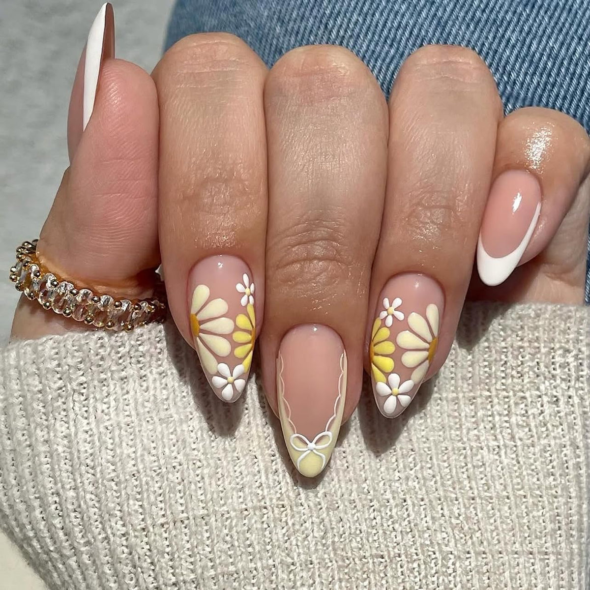 XZMeiLun Floral Press-On Nails Kit front view with yellow flower designs